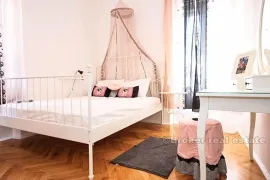 Uhodani hostel, na prodaju, Zadar, Appartement