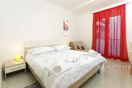 Prekrasna apartmanska kuća, Split, Дом