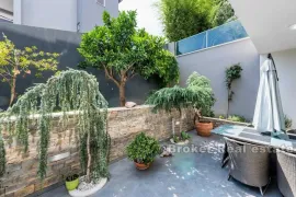 Prekrasna apartmanska kuća, Split, Дом