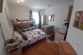 Kuća s apartmanima i bazenom, Zadar, Casa