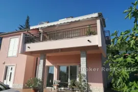 Kuća s bazenom, Rijeka, House