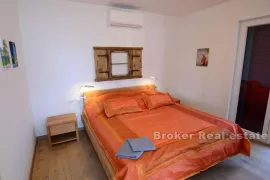 Apartmanska kuća sa 2 bazena i pogledom na more, Trogir - Okolica, Haus