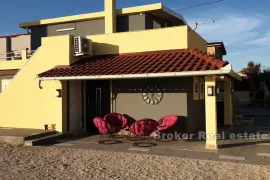 Apartmanska kuća prvi red do mora, Zadar, Σπίτι