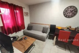 Apartmanska kuća prvi red do mora, Zadar, Σπίτι