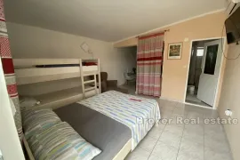 Apartmanska kuća prvi red do mora, Zadar, Σπίτι