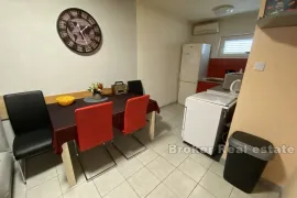 Apartmanska kuća prvi red do mora, Zadar, Σπίτι