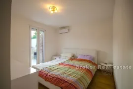 Apartmanska kuća s bazenom, Šolta, Дом