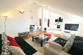 Meje, trosoban stan s pogledom na more, Split, Appartement