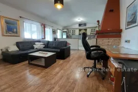 Apartmanska kuća sa bazenom, Trogir - Okolica, Maison