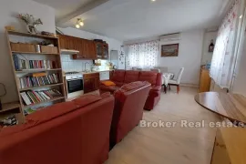 Apartmanska kuća sa bazenom, Trogir - Okolica, Maison