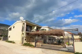 Apartmanska kuća sa bazenom, Trogir - Okolica, Maison