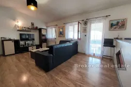 Apartmanska kuća sa bazenom, Trogir - Okolica, Maison