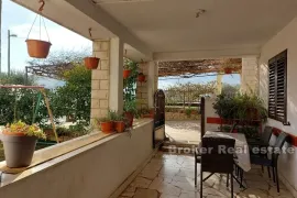 Apartmanska kuća sa bazenom, Trogir - Okolica, Maison