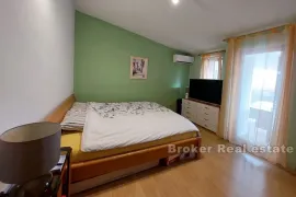 Apartmanska kuća sa bazenom, Trogir - Okolica, Maison