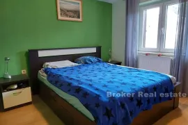 Apartmanska kuća sa bazenom, Trogir - Okolica, Maison