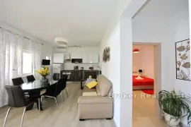 Apartmanska vila prvi red do mora, Zadar, Haus