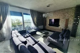 Penthouse s otvorenim pogledom na more, Split, Flat