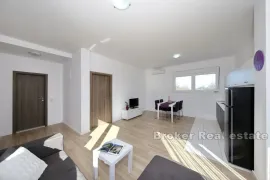 Apartmanska kuća u blizini mora, Zadar, بيت