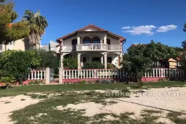 Apartmanska kuća, prvi red do mora, Zadar, Maison