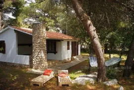 Mali  bungalov u borovoj šumi, na prodaju, Zadar, Casa