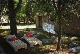 Mali  bungalov u borovoj šumi, na prodaju, Zadar, Casa