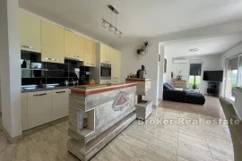 Apartmanska kuća s pogledom na more, Split, Kuća