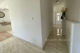 Apartmanska kuća s pogledom na more, Split, Kuća