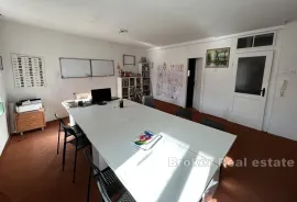 Troetažni apartman u centru, na prodaju, Split, Apartamento