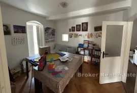 Troetažni apartman u centru, na prodaju, Split, Apartamento