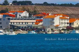 Zadar apartmanska kuća prvi red do mora, Zadar, Σπίτι