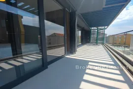 Luksuzna apartmanska vila s pogledom na more, Zadar, Дом