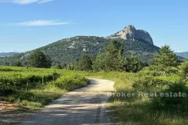 Jedinstveno građevinsko zemljište na mirnoj lokaciji, Gospić, Land