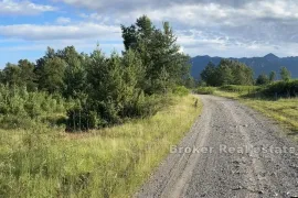 Jedinstveno građevinsko zemljište na mirnoj lokaciji, Gospić, Land