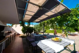 Apartmanska vila s bazenom, Zadar, Kuća