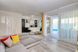 Moderna dvojna vila s bazenom u blizini mora, Zadar, Casa