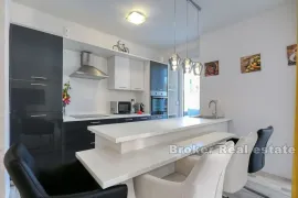 Moderna dvojna vila s bazenom u blizini mora, Zadar, Casa