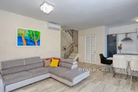 Moderna dvojna vila s bazenom u blizini mora, Zadar, Casa