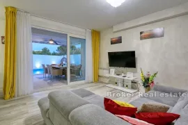 Moderna dvojna vila s bazenom u blizini mora, Zadar, Casa