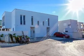 Moderna dvojna vila s bazenom u blizini mora, Zadar, Casa