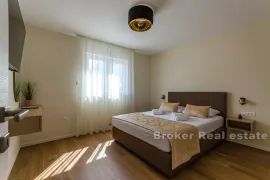 Novoizgrađena vila sa bazenom, Split, بيت