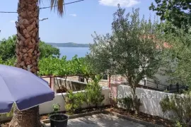 Apartmanska kuća s pogledom na more, Zadar, Дом