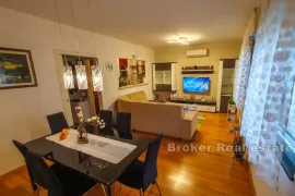 Žnjan - Dvoetažni kompletno namješten stan, Split, Appartement