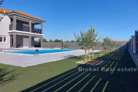 Novoizgrađena vila s bazenom, Zadar, Casa