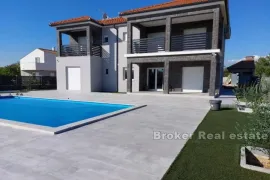 Novoizgrađena vila s bazenom, Zadar, Casa