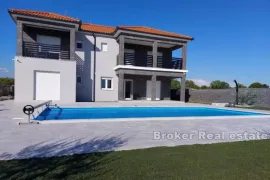 Novoizgrađena vila s bazenom, Zadar, Casa