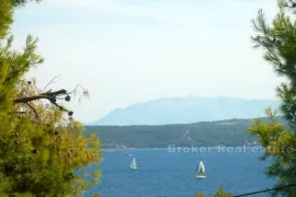 Samostojeća kuća s bazenom, na prodaju, Šolta, Haus