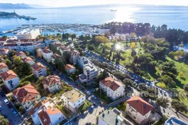 Četverosoban stan na izuzetnoj lokaciji, Split, Apartamento