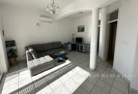 Apartmanska kuća u prvom redu do mora, Zadar, Σπίτι