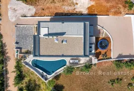 Moderna kuća s dva apartmana nedaleko od mora, Zadar, Casa