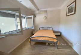 Apartmanska kuća s ugostiteljskim objektom, prvi red uz more, Zadar, Casa